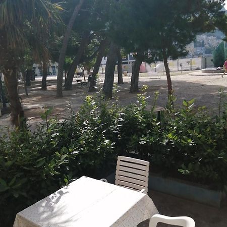 Omis Apartment On The Beach Buitenkant foto