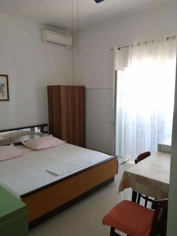 Omis Apartment On The Beach Buitenkant foto