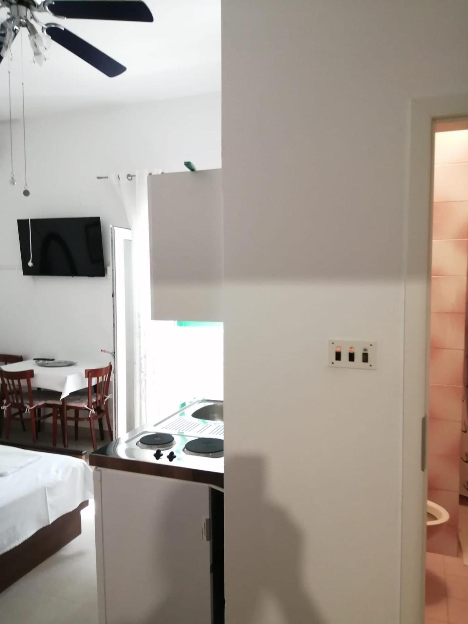 Omis Apartment On The Beach Buitenkant foto