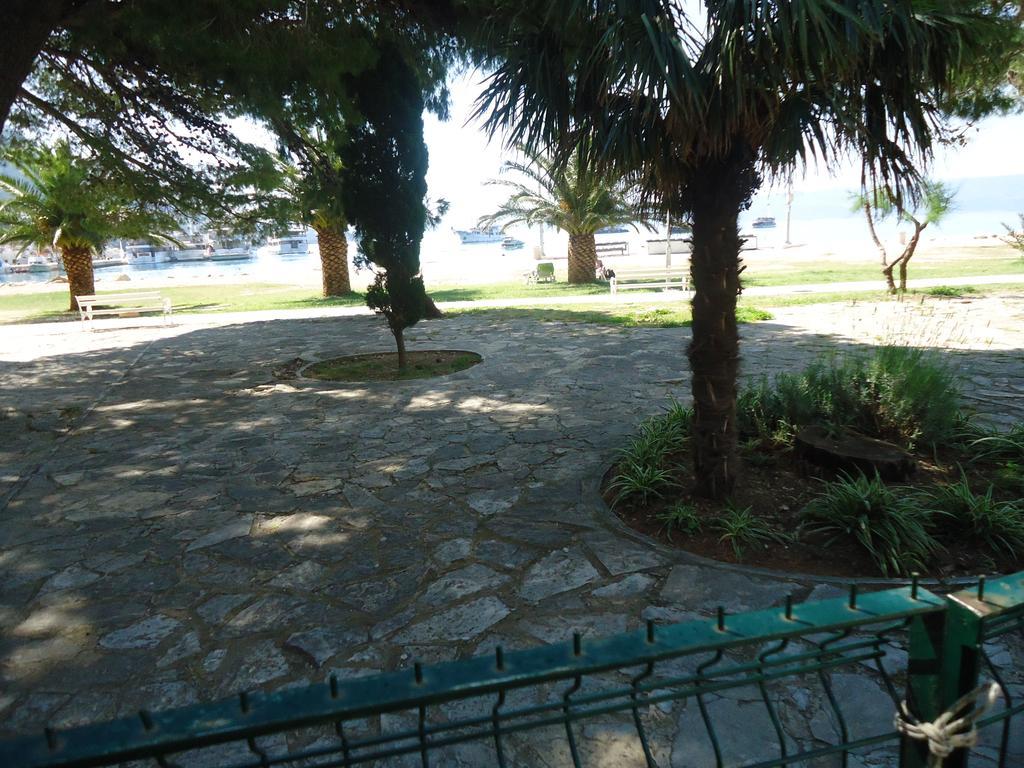 Omis Apartment On The Beach Buitenkant foto