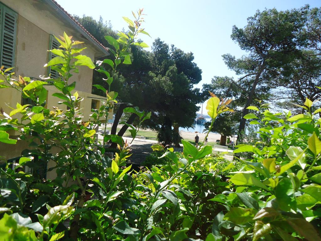 Omis Apartment On The Beach Buitenkant foto
