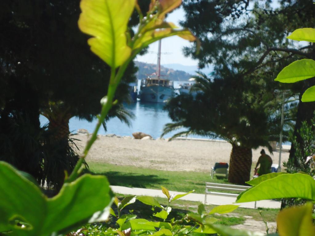 Omis Apartment On The Beach Buitenkant foto